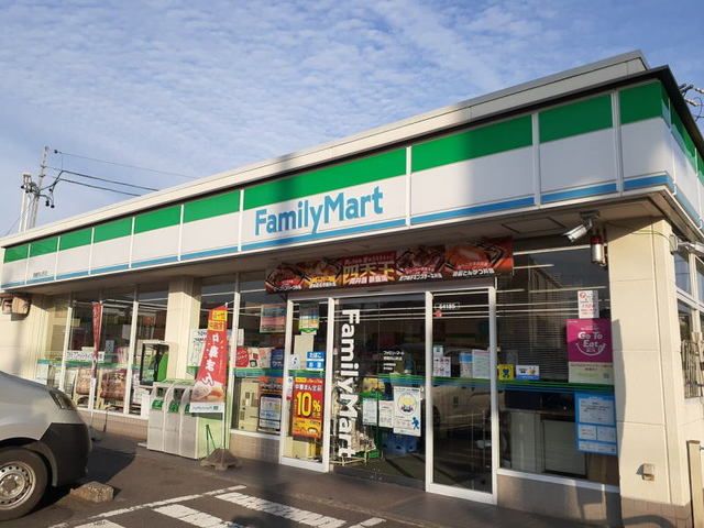 近くのファミリーマート 岡崎向山町店まで1,400m(徒歩18分)