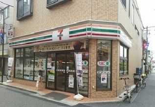 近くのセブンイレブンまで20m（徒歩1分）
