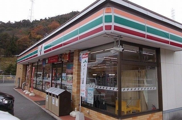 近くのセブンイレブンまで1,400m（徒歩18分）