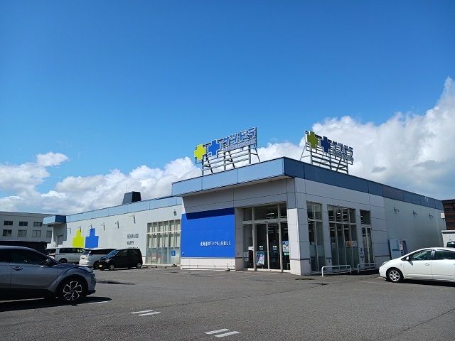 近くのサツドラ大町２条店まで500m（徒歩7分）