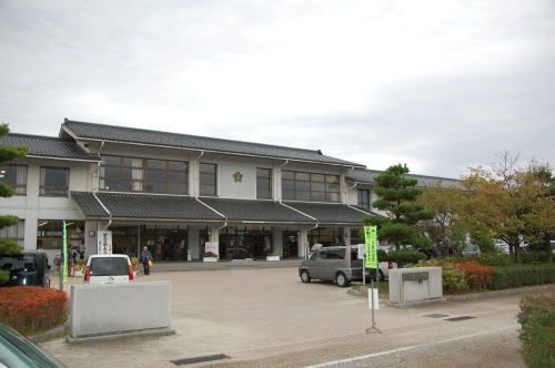 近くの下関小学校まで1,700m(徒歩22分)