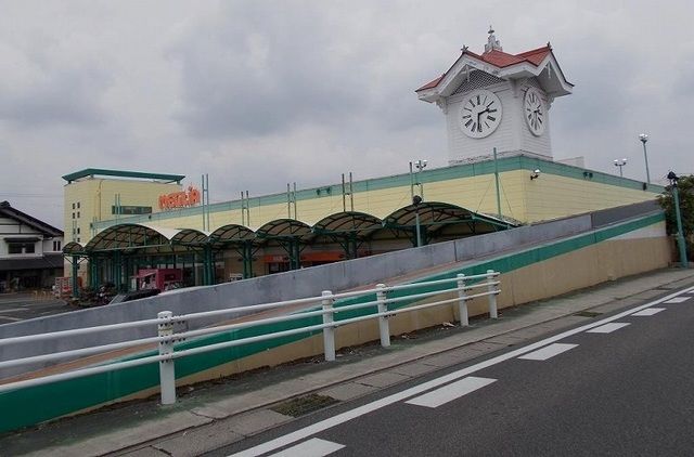 近くのメグリア朝日店まで350m（徒歩5分）