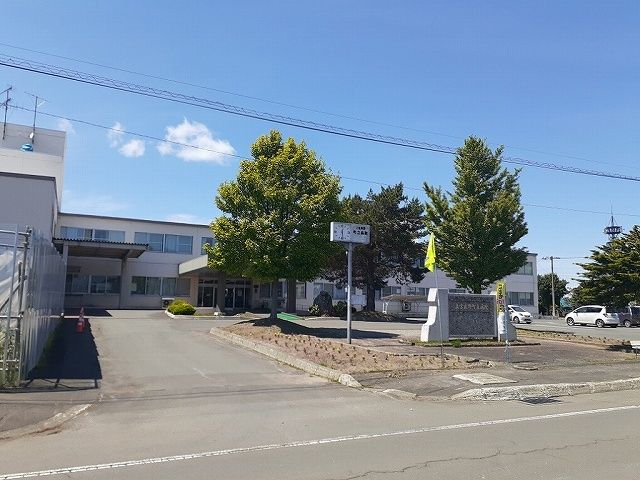 近くの上富良野町立病院まで1,100m（徒歩14分）