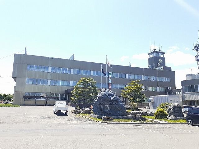 近くの上富良野町役場まで900m（徒歩12分）
