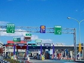 近くの花田インターまで2,500m(徒歩32分)