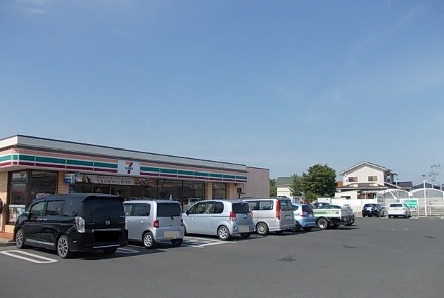 近くのコンビニまで1,000m（徒歩13分）