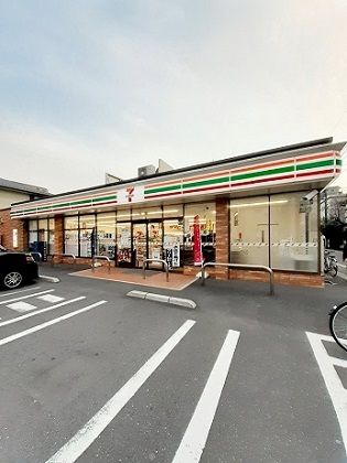 近くのセブンイレブン東新町2丁目店まで279m(徒歩4分)
