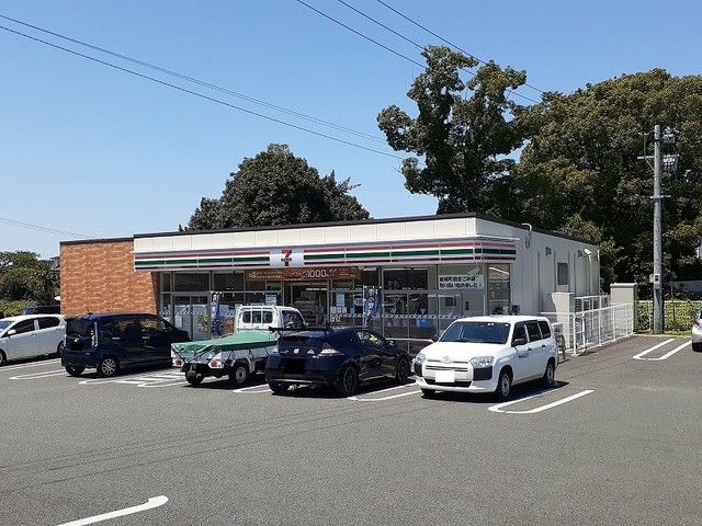 近くのセブンイレブン小峯２丁目店まで450m（徒歩6分）