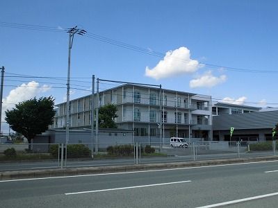 近くの南沼原小学校まで800m（徒歩10分）