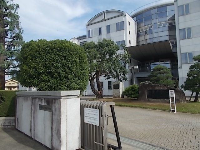 近くの緑岡高等学校まで500m(徒歩7分)