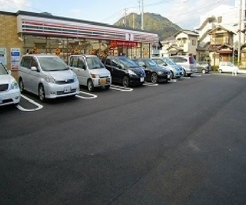 近くのセブンイレブン山本一丁目まで280m(徒歩4分)