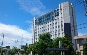 近くの滝川市役所まで750m（徒歩10分）