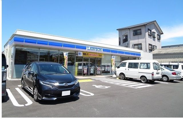 近くのコンビニまで650m（徒歩9分）