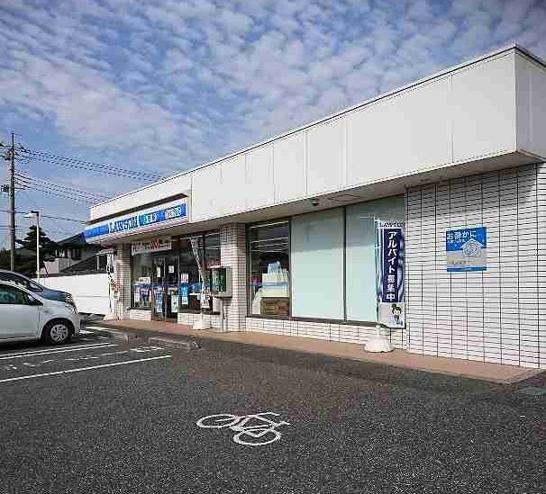 近くのコンビニまで400m（徒歩5分）