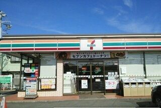 近くのコンビニまで190m（徒歩3分）