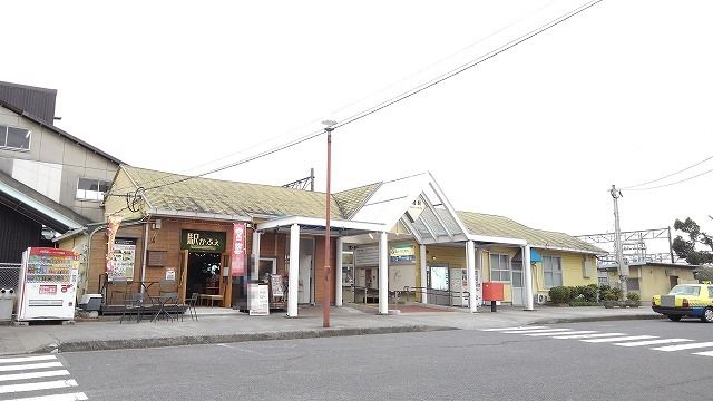 近くの鶴崎駅まで1,400m（徒歩18分）