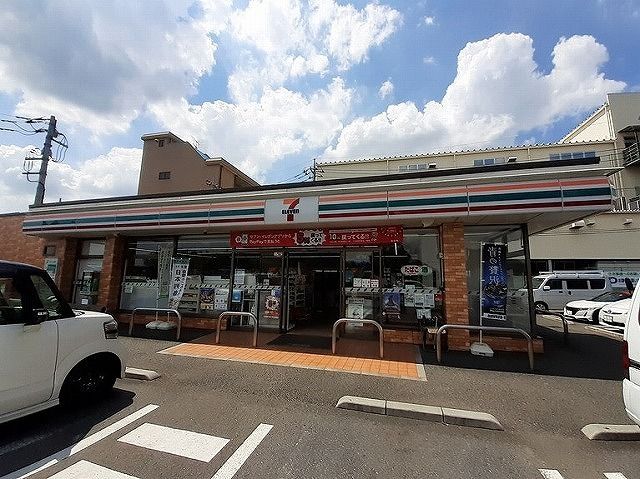 近くのコンビニまで650m（徒歩9分）