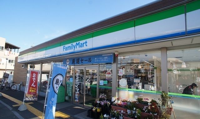 近くのコンビニまで600m（徒歩8分）