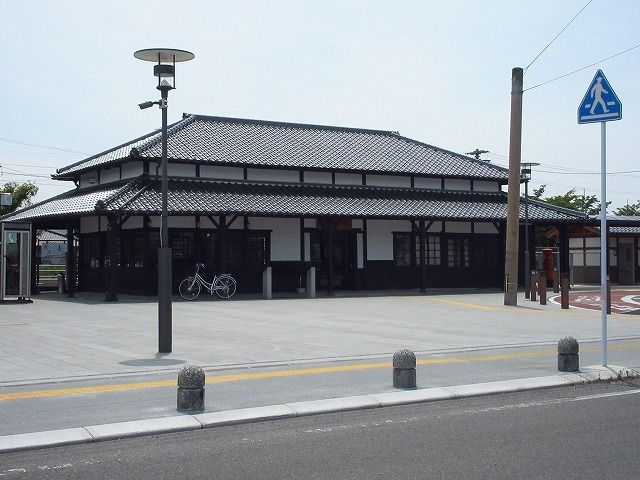 近くの小城駅まで2,800m（徒歩35分）