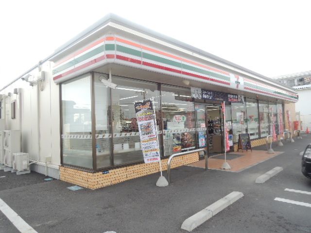 近くのセブンイレブン八代町店まで45m(徒歩1分)
