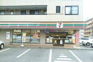 近くのコンビニまで600m（徒歩8分）