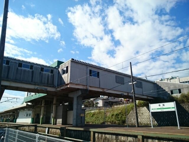 近くのJR寺尾駅まで1,550m（徒歩20分）