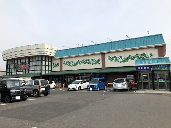 近くのヤスサキグルメ館敦賀店まで2,000m（徒歩25分）