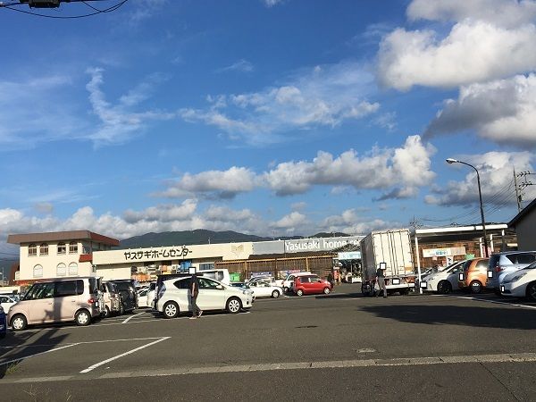 近くのヤスサキホームセンターまで2,100m（徒歩27分）