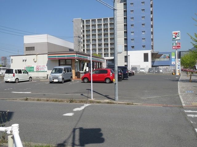 近くのセブンイレブンまで750m(徒歩10分)