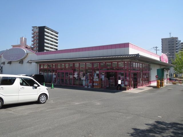 近くのダイソー八幡陣原店まで1,600m(徒歩20分)
