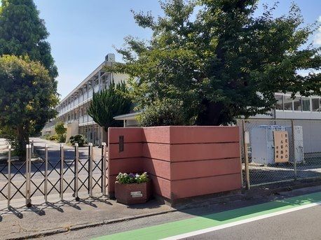 近くの前橋市立敷島小学校まで850m(徒歩11分)