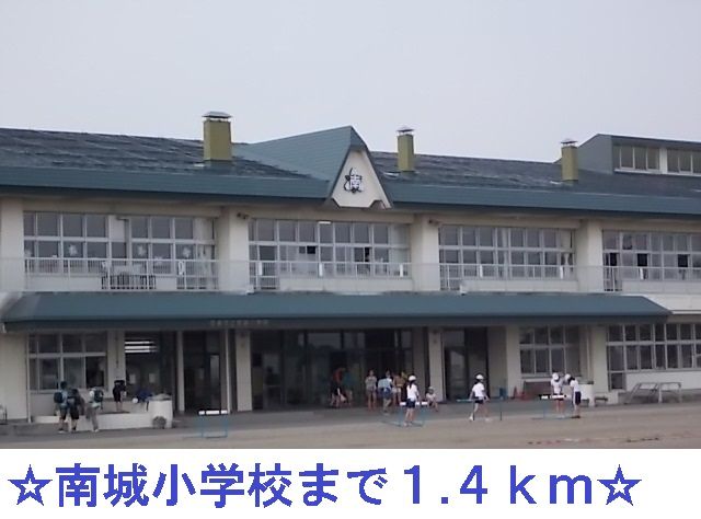 近くの小学校まで1,400m（徒歩18分）