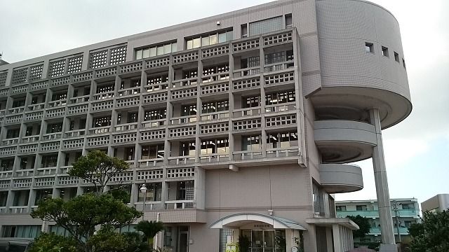 近くの南風原町役場まで1,900m（徒歩24分）