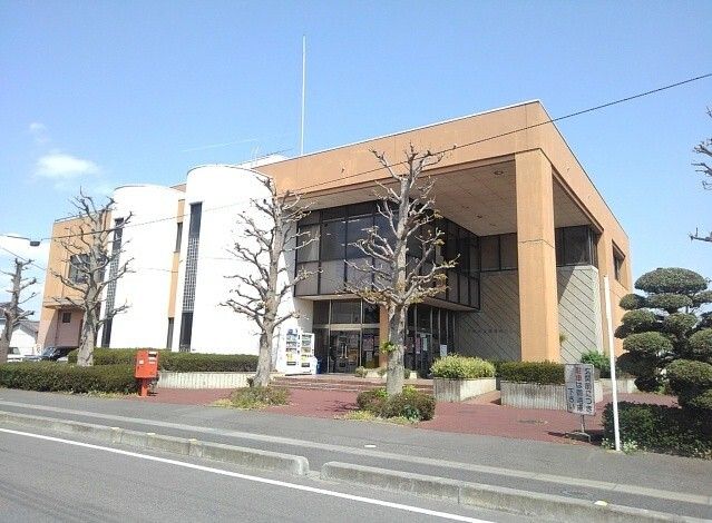 近くの下野市立南河内図書館まで900m（徒歩12分）