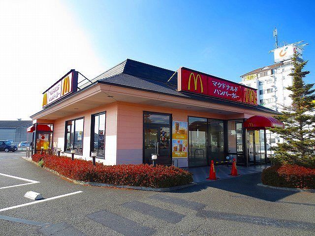 近くのマクドナルドまで800m(徒歩10分)