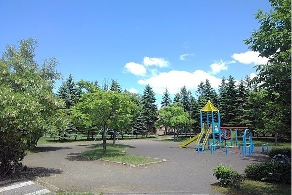 近くの公園まで520m(徒歩7分)