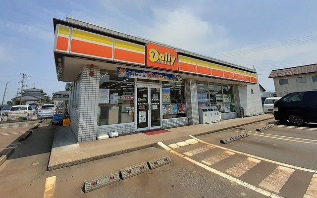 近くのデイリーヤマザキ新潟二本木店まで350m(徒歩5分)