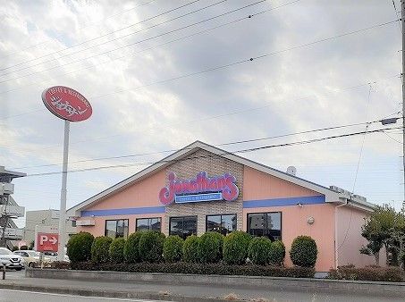 近くのジョナサンまで360m（徒歩5分）