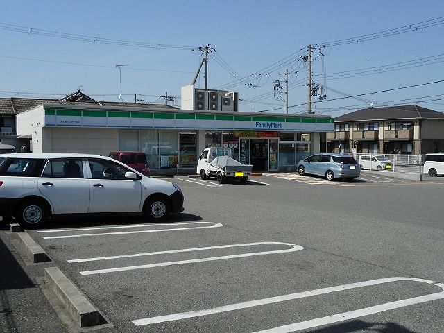 近くのコンビニまで60m（徒歩1分）
