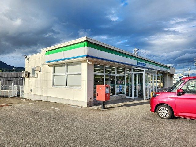 近くのファミリーマート 白石インターまで280m（徒歩4分）