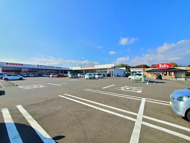 近くのヤマザワ白石北店まで1,400m（徒歩18分）
