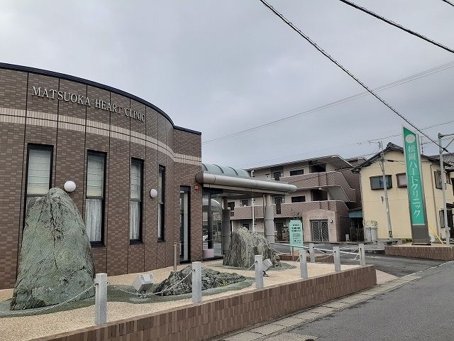 近くの松岡ハートクリニックまで450m（徒歩6分）