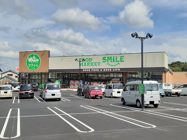 近くのスマイルUSAまで550m(徒歩7分)