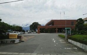 近くの中央市役所玉穂庁舎まで260m（徒歩4分）