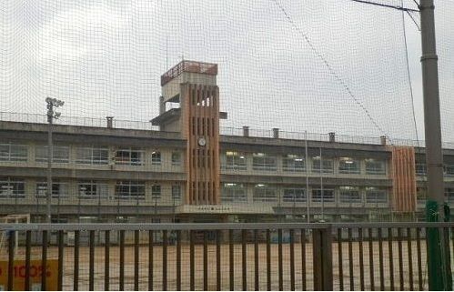 近くの山本小学校まで360m(徒歩5分)