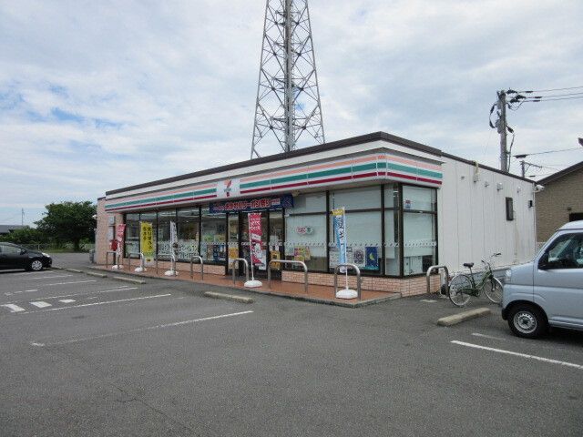 近くのセブンイレブン八代古閑浜店まで350m(徒歩5分)