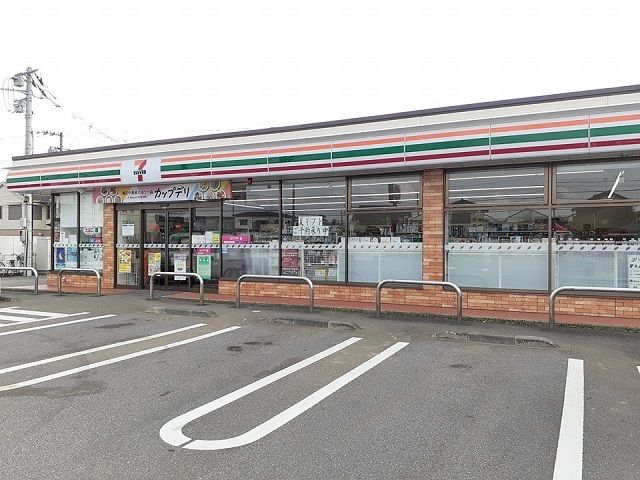 近くのセブンイレブン取手戸頭４丁目店まで640m（徒歩8分）