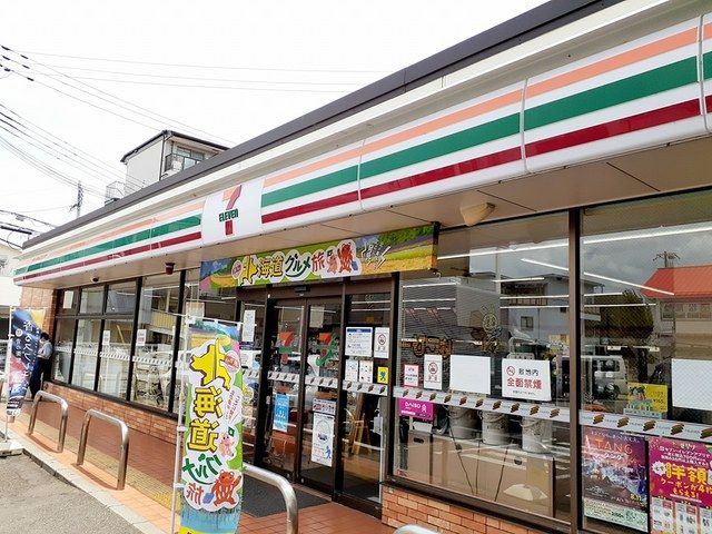 近くのコンビニまで203m（徒歩3分）