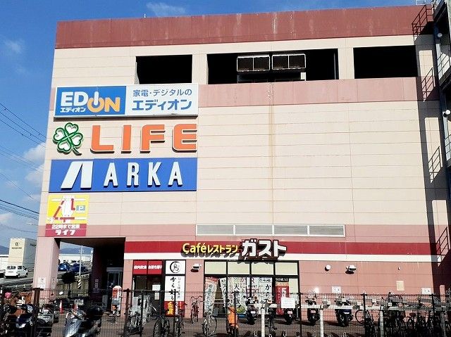 近くのスーパーまで900m（徒歩12分）