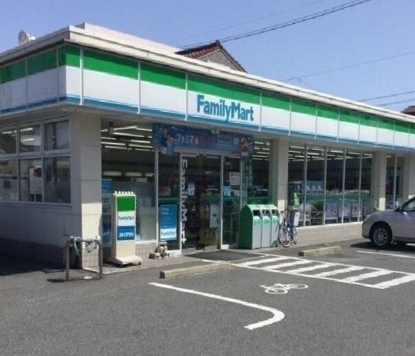 近くのファミリーマートまで150m(徒歩2分)